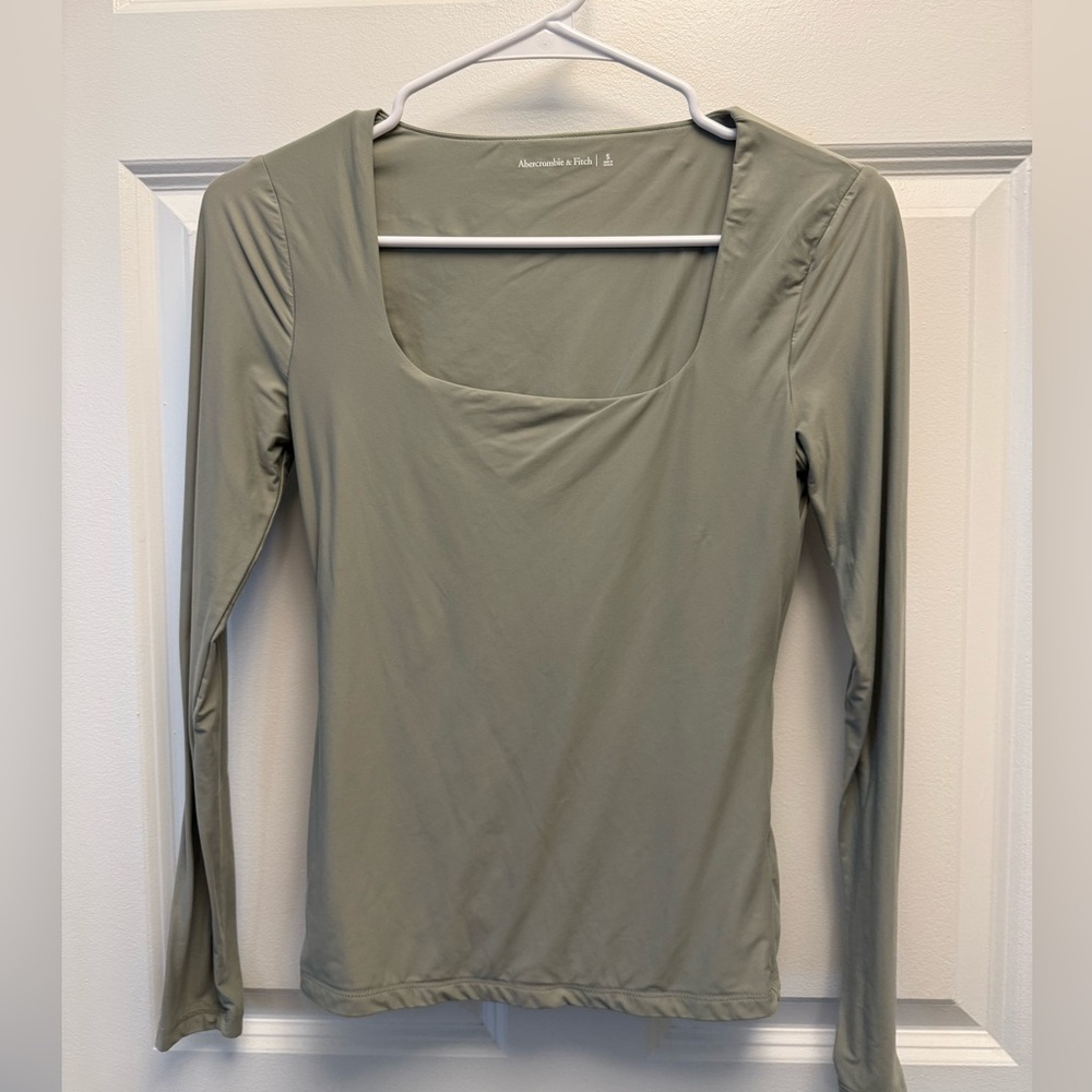 Abercrombie & Fitch Long Sleeve Shirt - Color Sage in Size Small